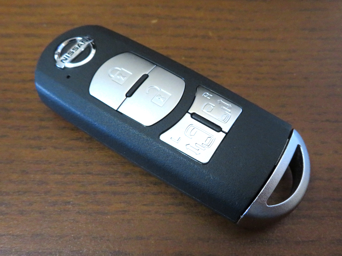 ラフェスタ ハイウェイスター（プレマシー）のキーレスエントリーの電池を交換1