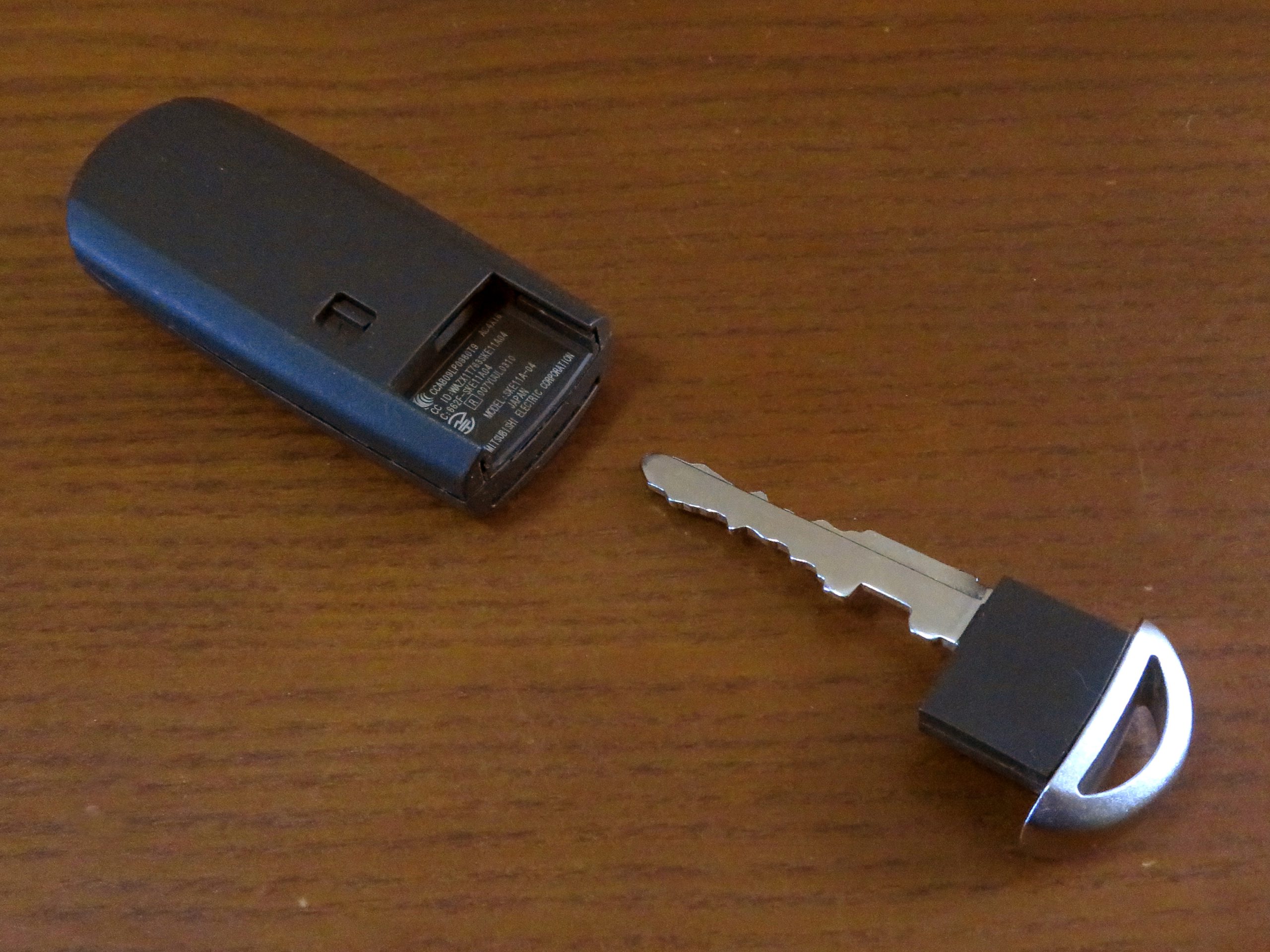 ラフェスタ ハイウェイスター（プレマシー）のキーレスエントリーの電池を交換2